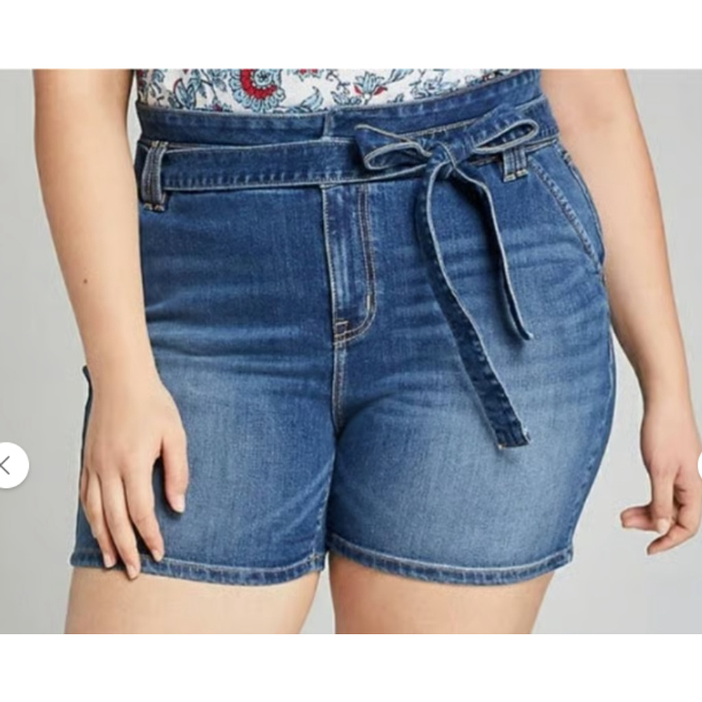 Lane Bryant Mid Rise Girlfriend Shorts Size 26